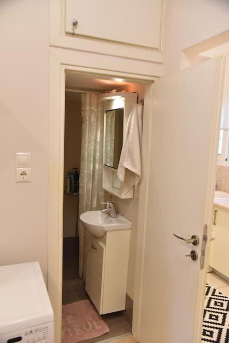 Tiny Treasure Apartment Atina Dış mekan fotoğraf