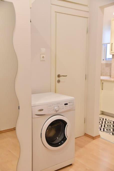 Tiny Treasure Apartment Atina Dış mekan fotoğraf