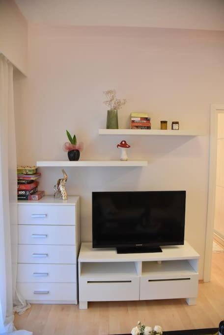 Tiny Treasure Apartment Atina Dış mekan fotoğraf